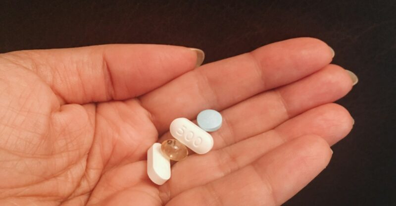 Complémentation en Vitamines B-Complexes : Indications, Avantages, Dosages et Risques Potentiels