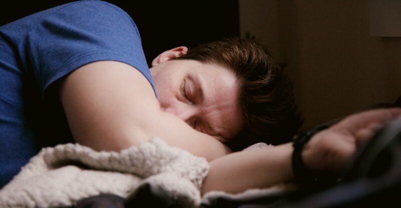 Une percée majeure dans la science du sommeil : le rôle clé de la mélatonine dans le sommeil paradoxal mis en évidence