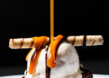 white ice cream on brown cookie