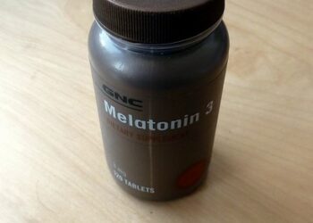 Mélatonine : naturelle vs synthétique