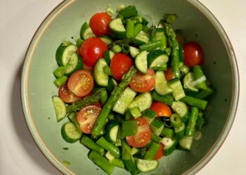 Fresh salad with tomatoes, cucumber, and asparagus.