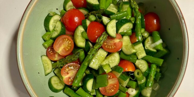 Fresh salad with tomatoes, cucumber, and asparagus.