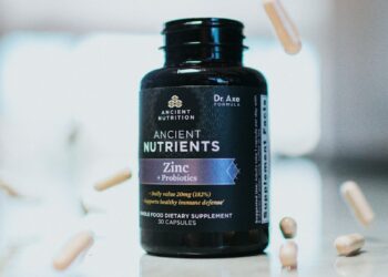 vitamin b 12 vitamin bottle