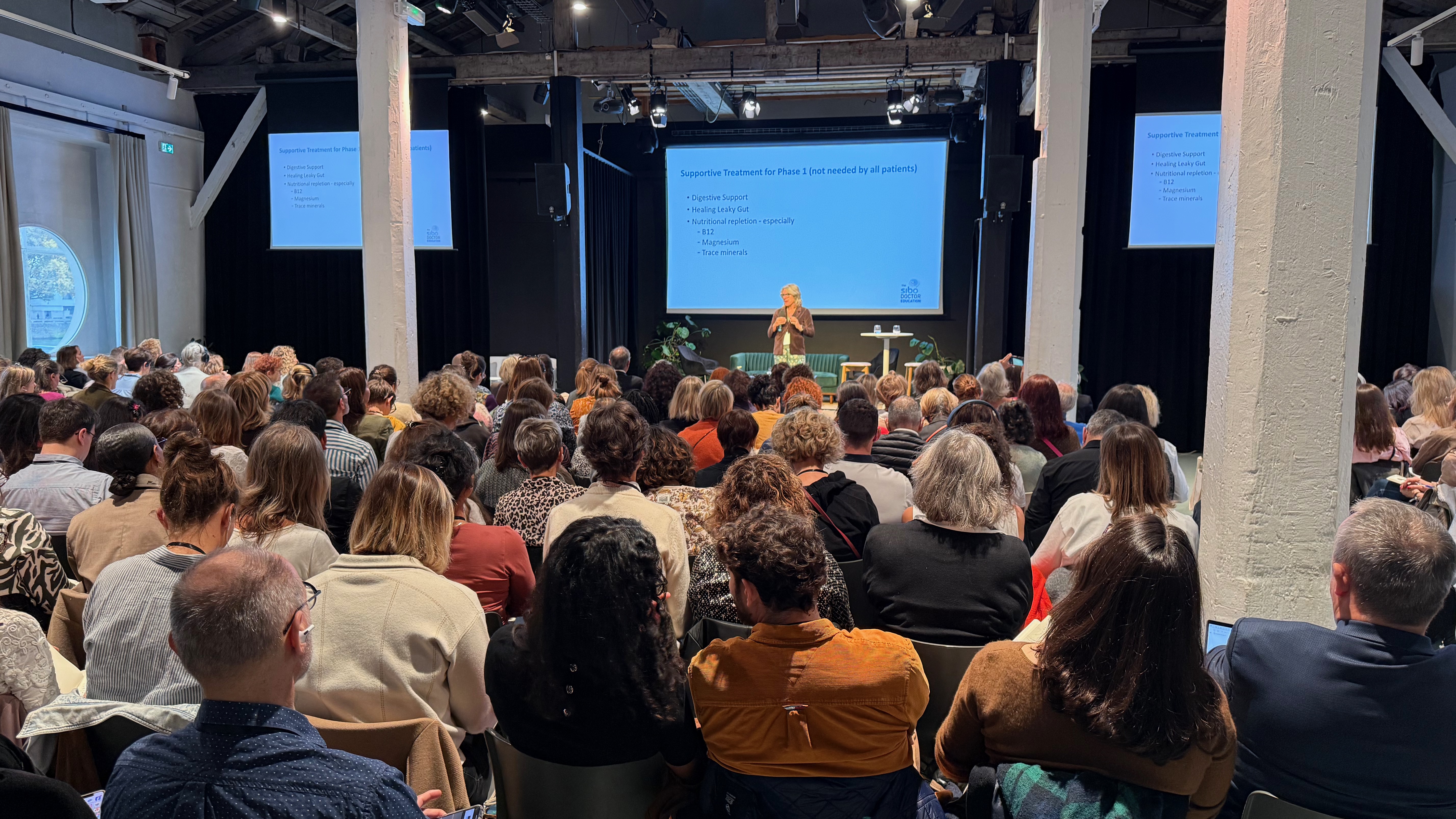 Salle de conférence Microbiome 360° — praticiens en formation